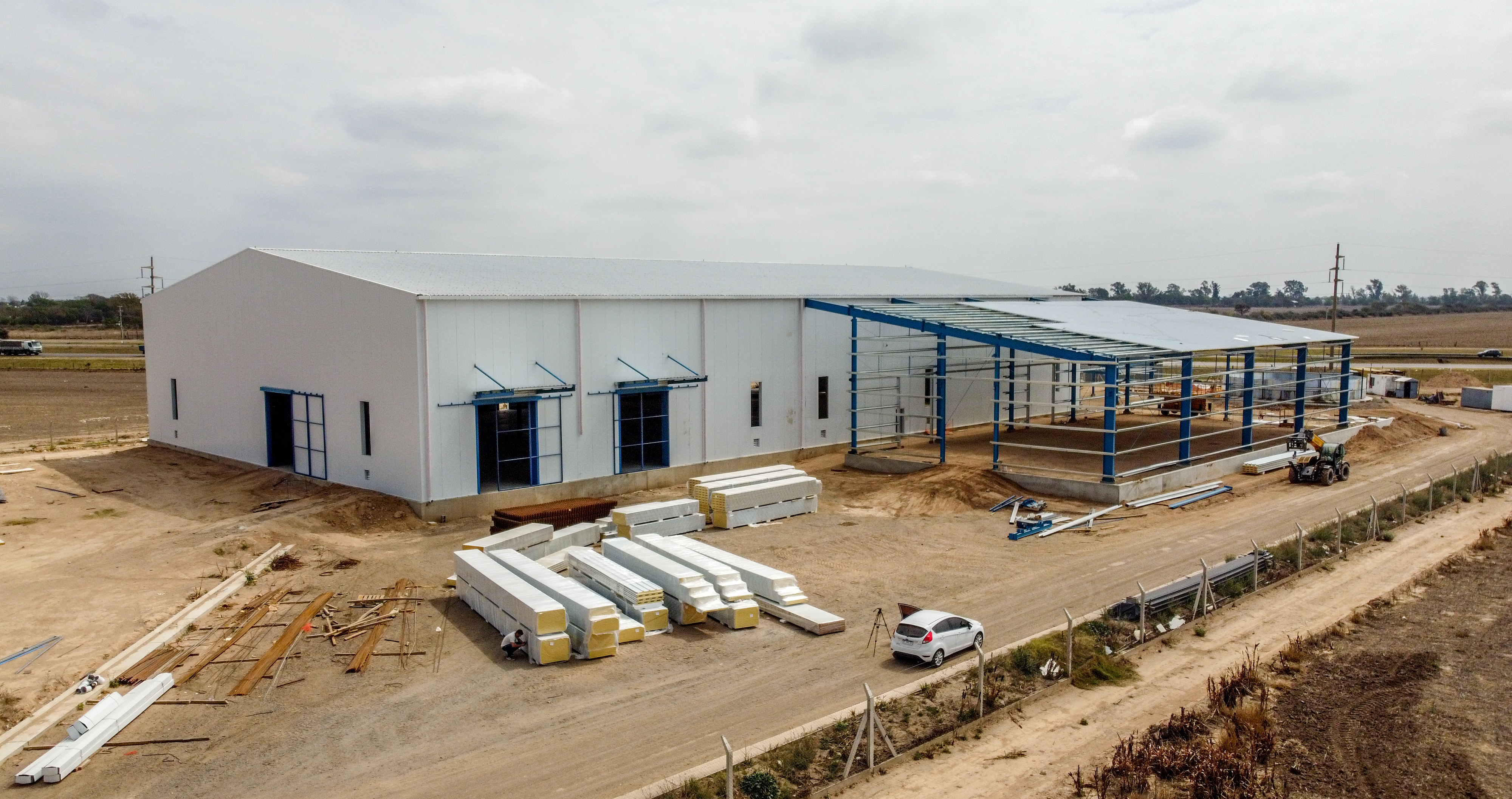 Titan, construcción de fábrica de productos de polietileno expandido.