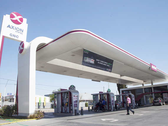 Titan, Estaciones de servicios