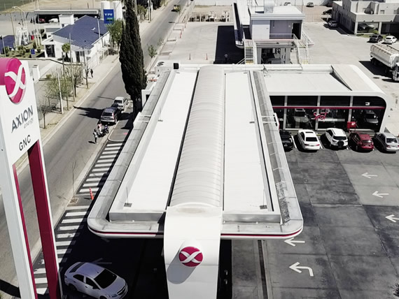 Titan, Estaciones de servicios