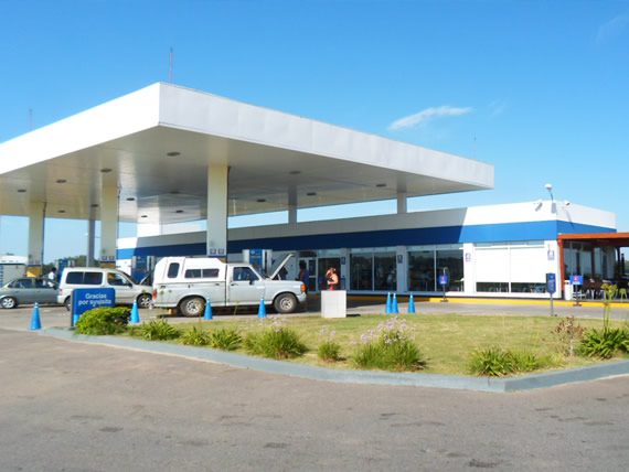 Titan, Estaciones de servicios